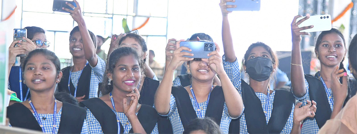 Jagananna Vidya Deevena at Bhimavaram Photos - Sakshi12