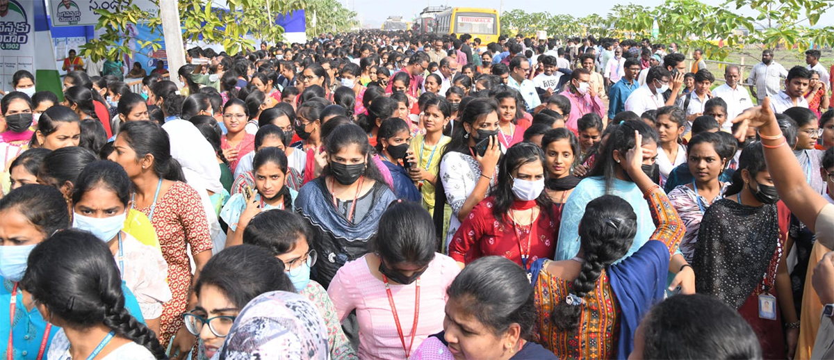 Jagananna Vidya Deevena at Bhimavaram Photos - Sakshi13