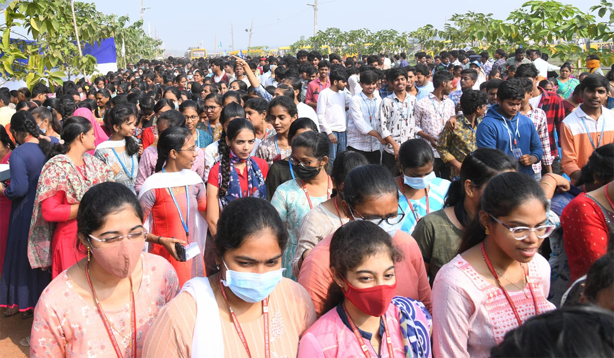 Jagananna Vidya Deevena at Bhimavaram Photos - Sakshi14