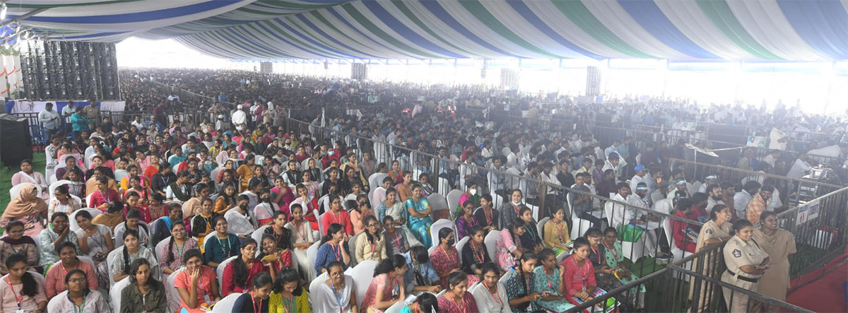 Jagananna Vidya Deevena at Bhimavaram Photos - Sakshi6