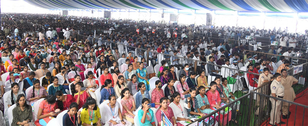 Jagananna Vidya Deevena at Bhimavaram Photos - Sakshi7