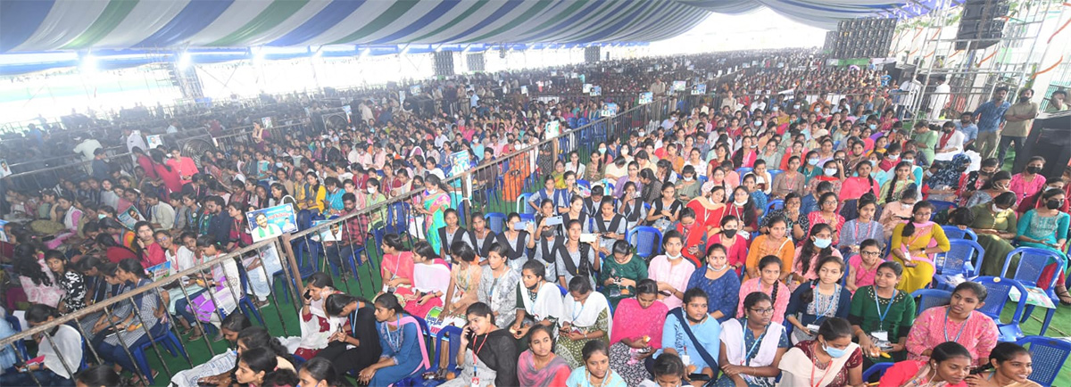 Jagananna Vidya Deevena at Bhimavaram Photos - Sakshi9