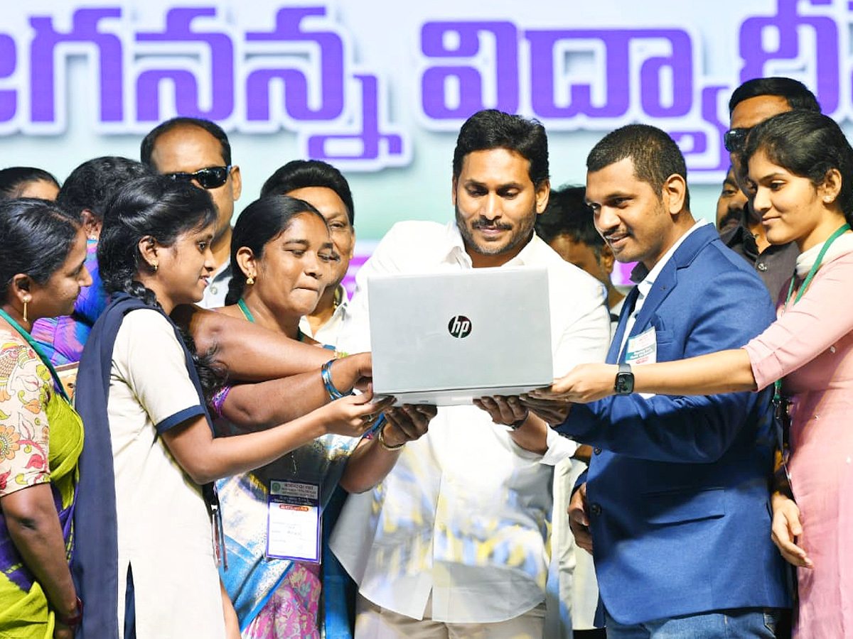 AP CM YS Jagan Public Meeting at Bhimavaram Photos - Sakshi2