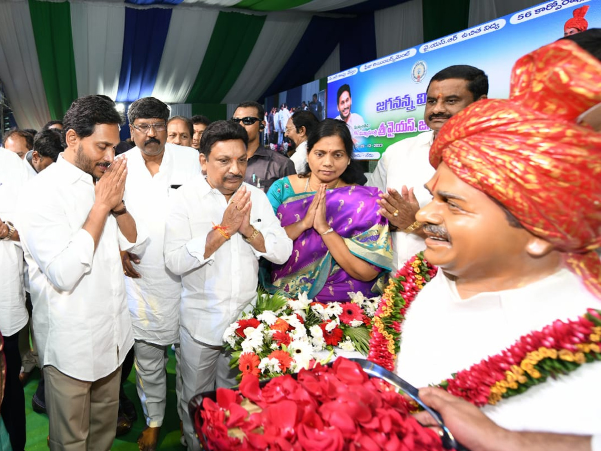 AP CM YS Jagan Public Meeting at Bhimavaram Photos - Sakshi4