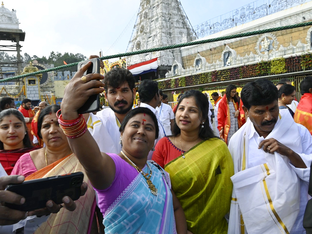 Singer Mangli Visits Tirumala Temple photos - Sakshi11