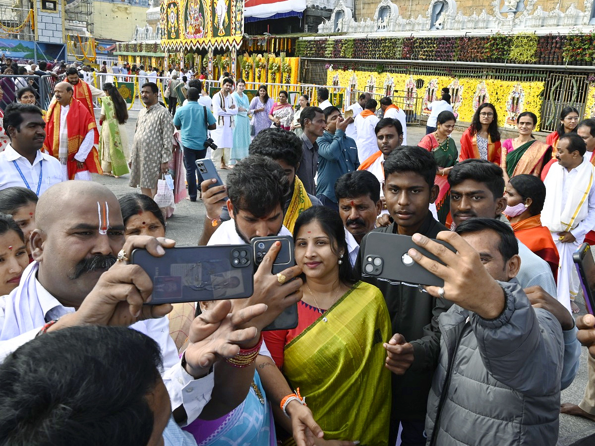 Singer Mangli Visits Tirumala Temple photos - Sakshi12