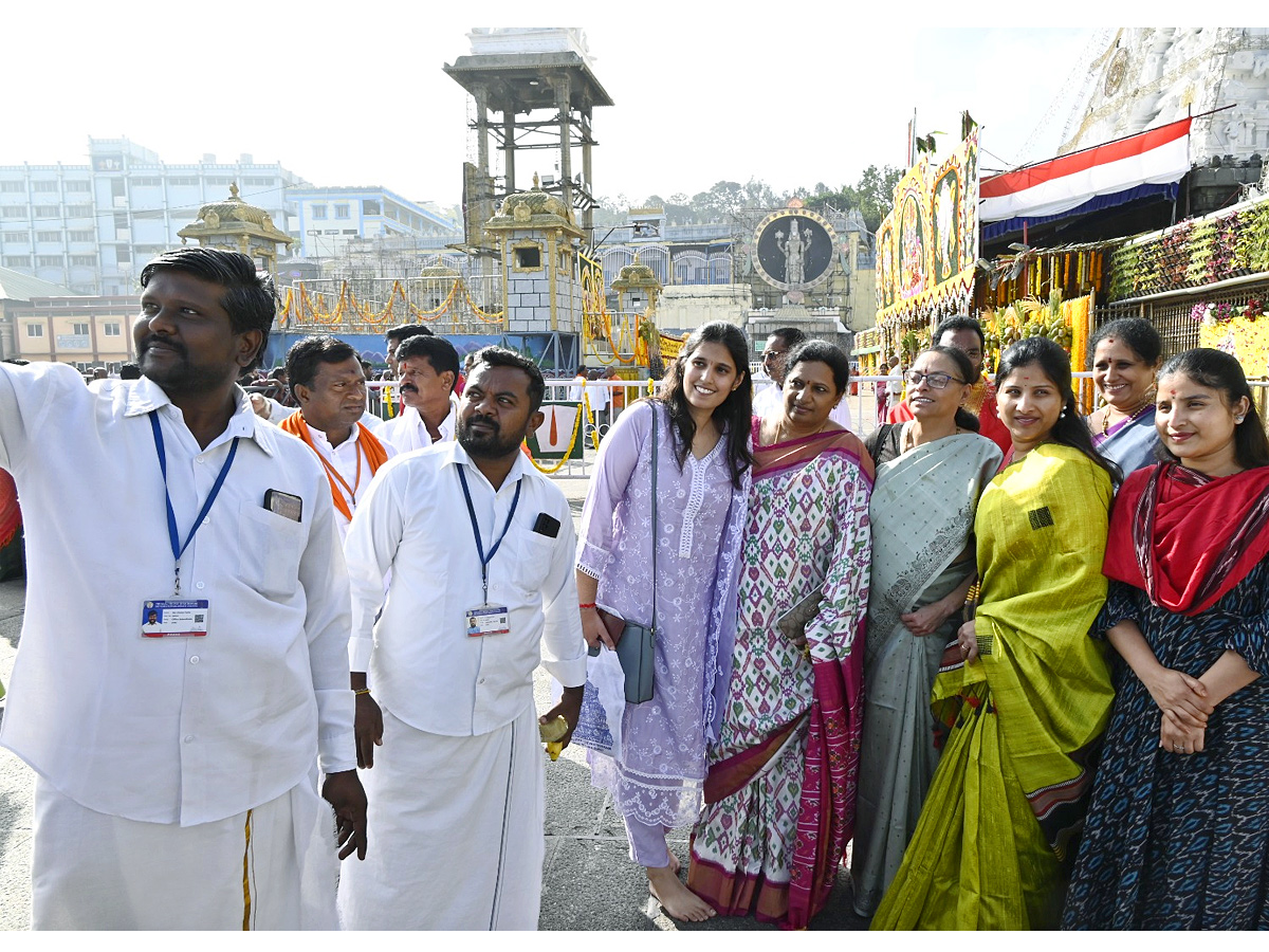 Singer Mangli Visits Tirumala Temple photos - Sakshi13