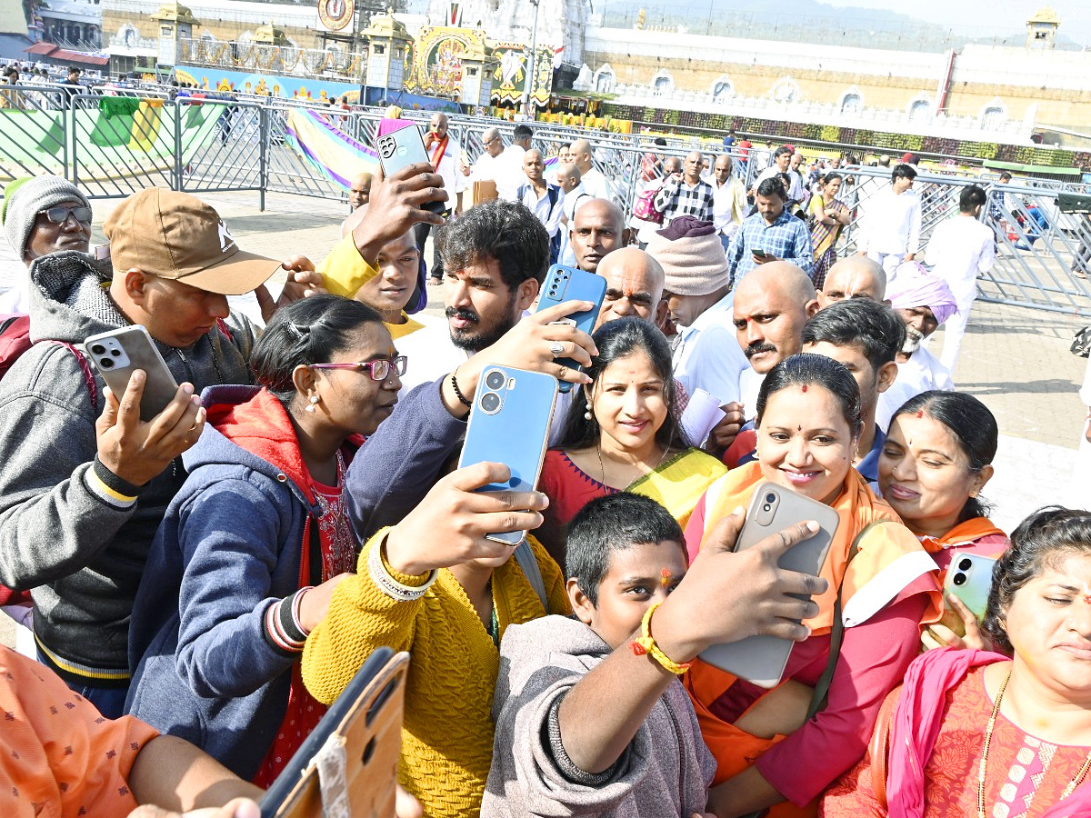 Singer Mangli Visits Tirumala Temple photos - Sakshi14