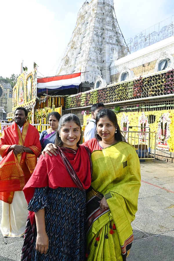 Singer Mangli Visits Tirumala Temple photos - Sakshi3