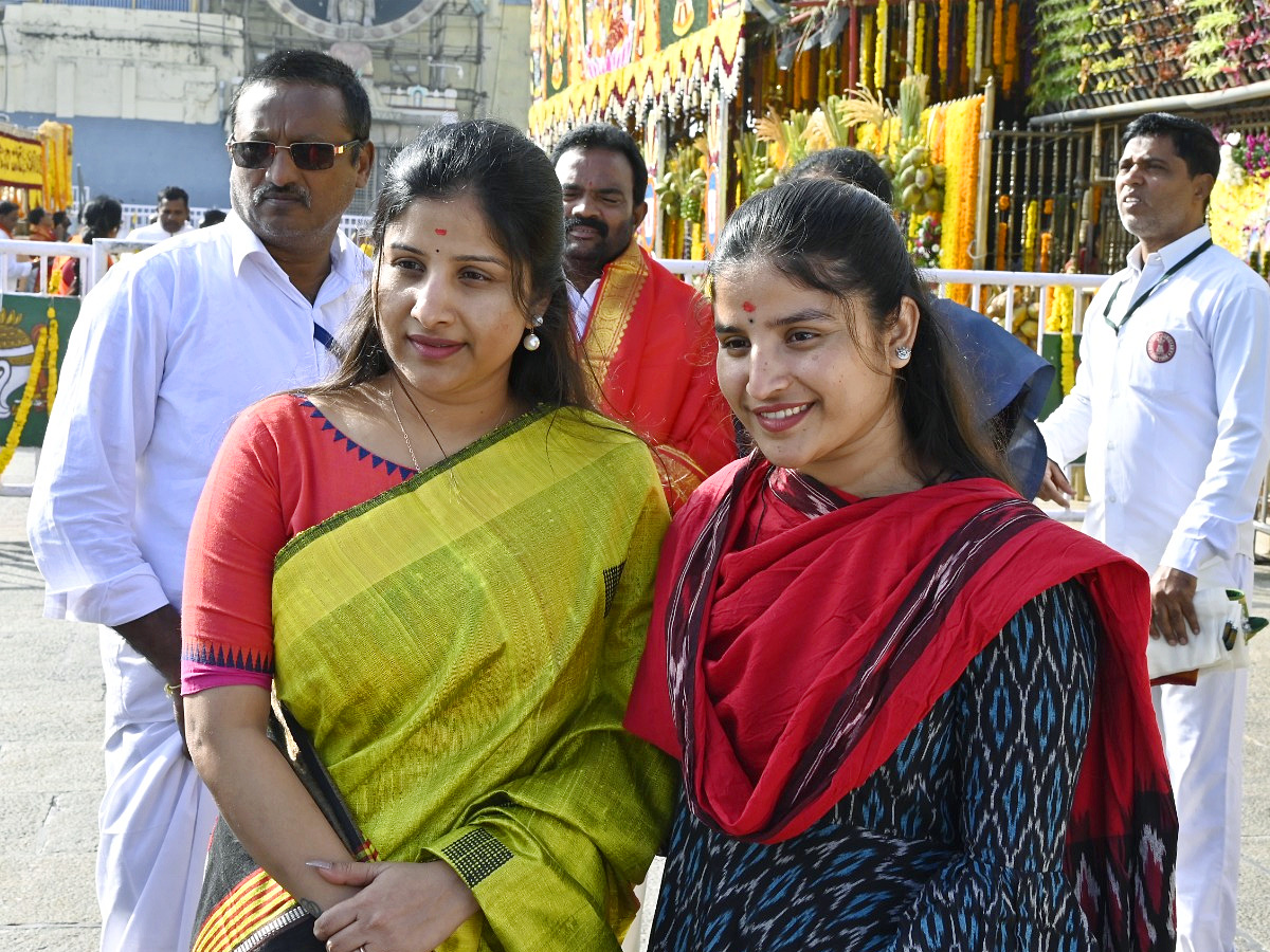 Singer Mangli Visits Tirumala Temple photos - Sakshi4