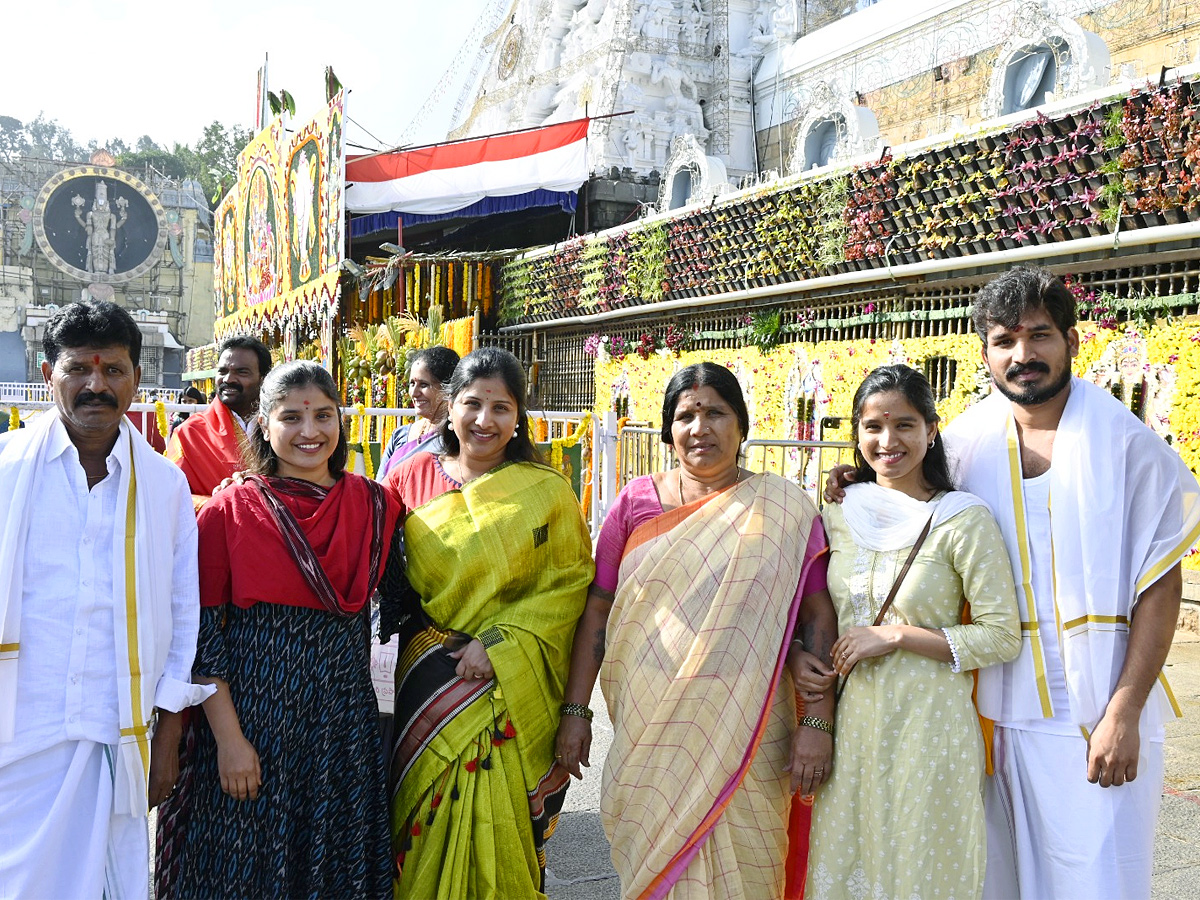 Singer Mangli Visits Tirumala Temple photos - Sakshi7