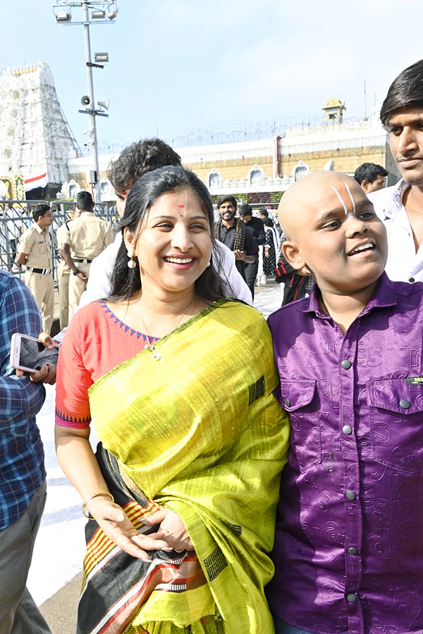 Singer Mangli Visits Tirumala Temple photos - Sakshi9