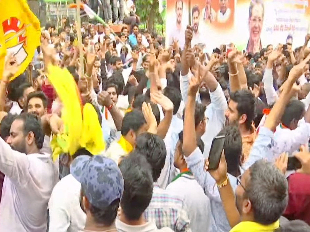 Congress workers celebrate in Telangana as the party inches to victory in Assembly Election Photos - Sakshi3