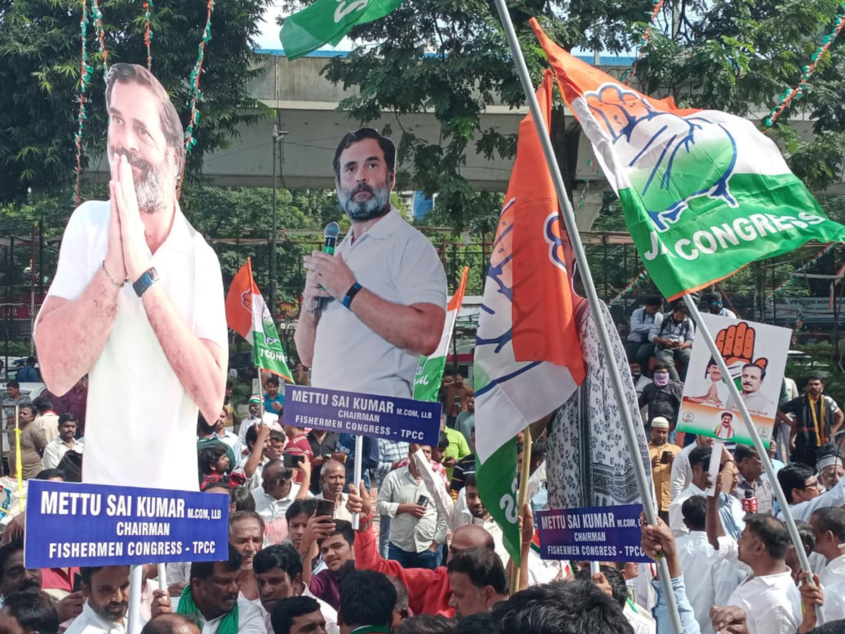 Congress workers celebrate in Telangana as the party inches to victory in Assembly Election Photos - Sakshi8