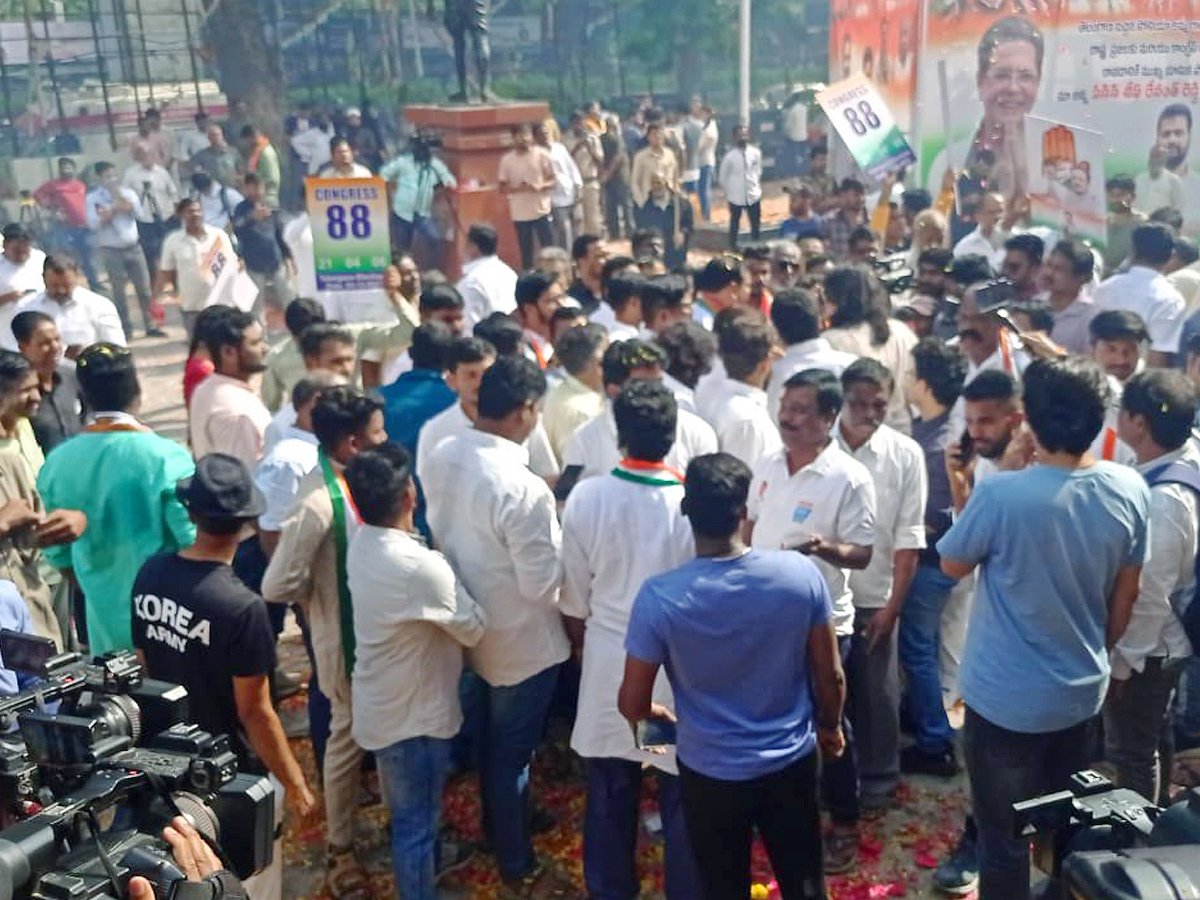 Congress workers celebrate in Telangana as the party inches to victory in Assembly Election Photos - Sakshi9