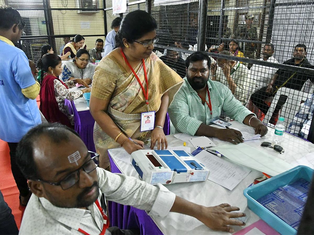 Telangana Assembly Election Counting Photos - Sakshi8