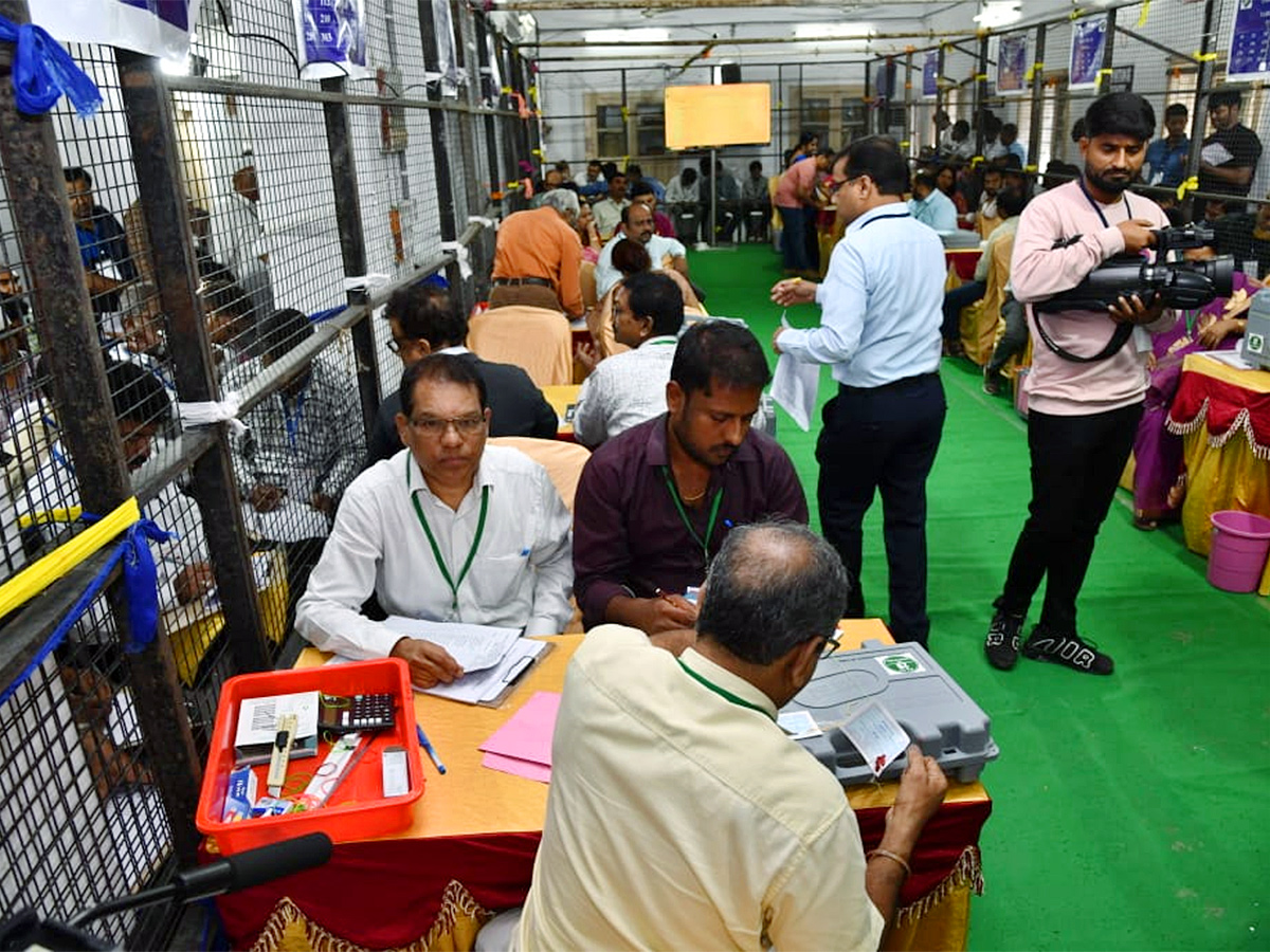 Telangana Assembly Election Counting Photos - Sakshi14