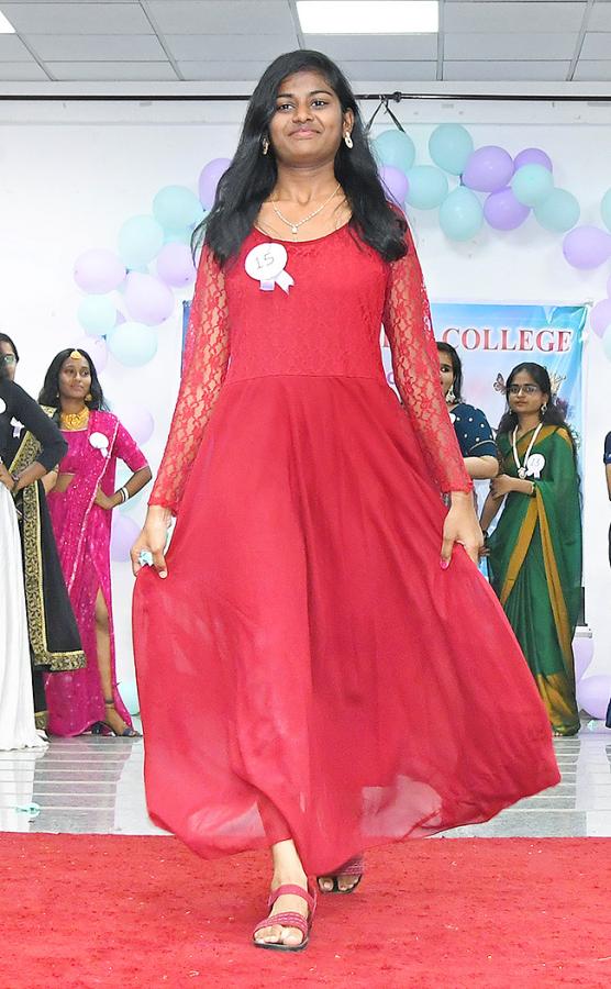 Telugu ammayi fashion show maris stella college vijayawada Pics - Sakshi12