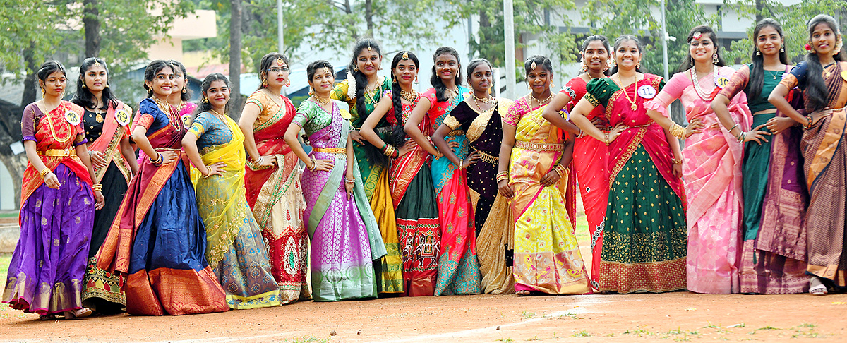 Telugu ammayi fashion show maris stella college vijayawada Pics - Sakshi4