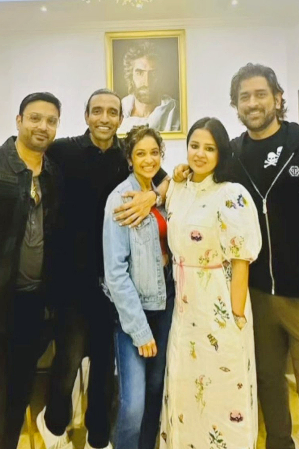 MS Dhoni Dubai Vacation Photos - Sakshi9