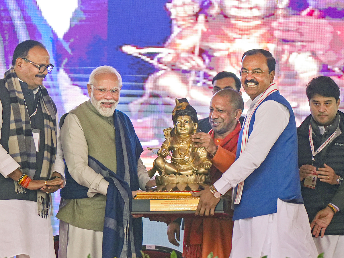 Prime Minister Narendra Modi lays foundation And inuagurates various projects in Ayodhya Photos - Sakshi15