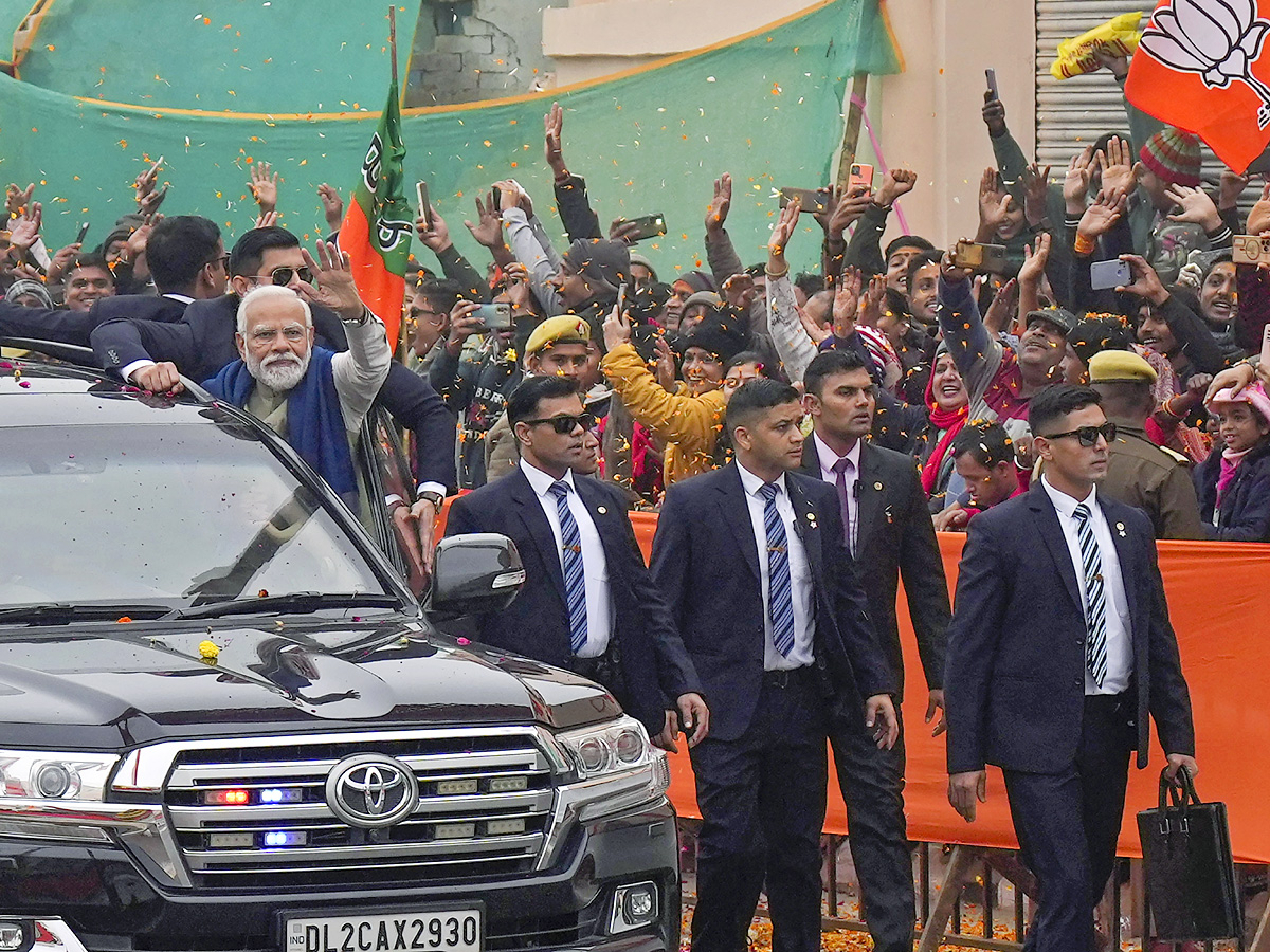 Prime Minister Narendra Modi lays foundation And inuagurates various projects in Ayodhya Photos - Sakshi26