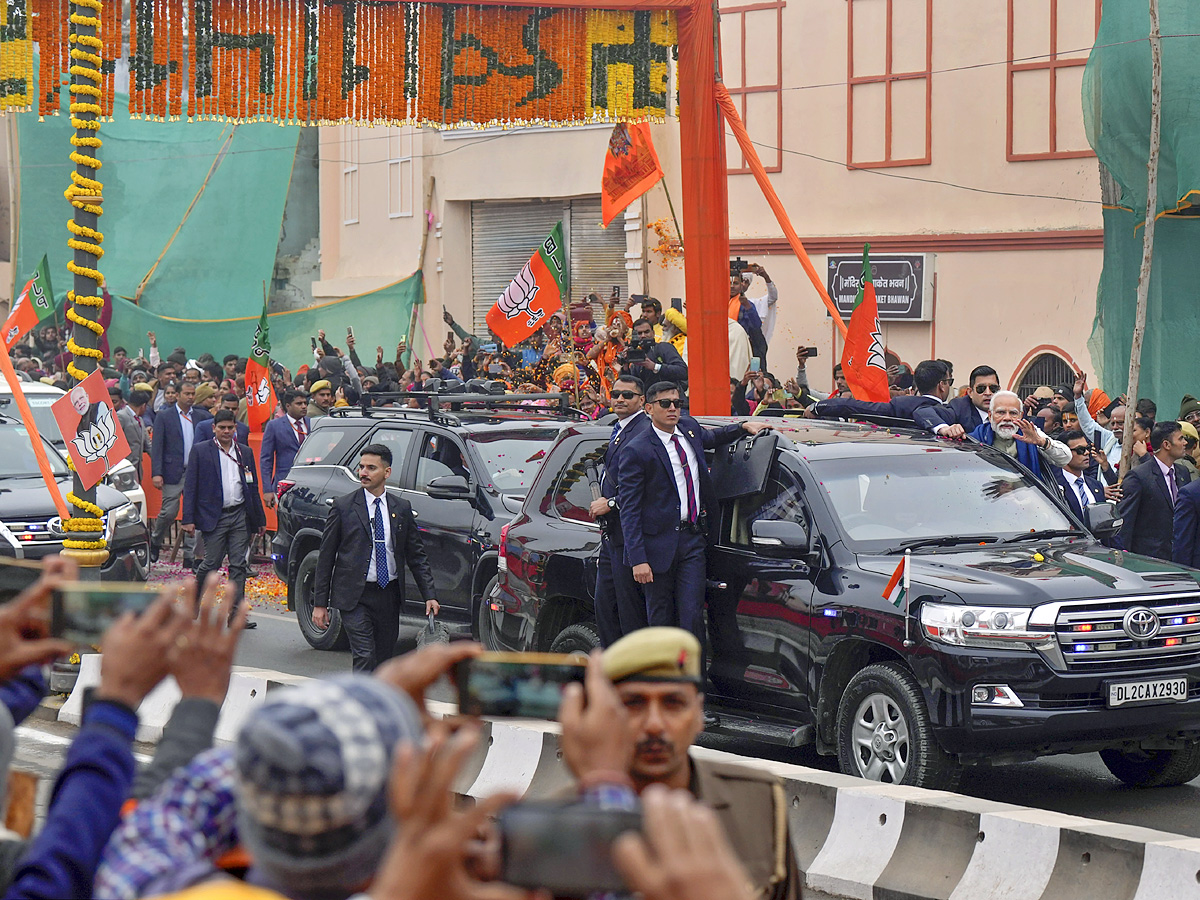 Prime Minister Narendra Modi lays foundation And inuagurates various projects in Ayodhya Photos - Sakshi28