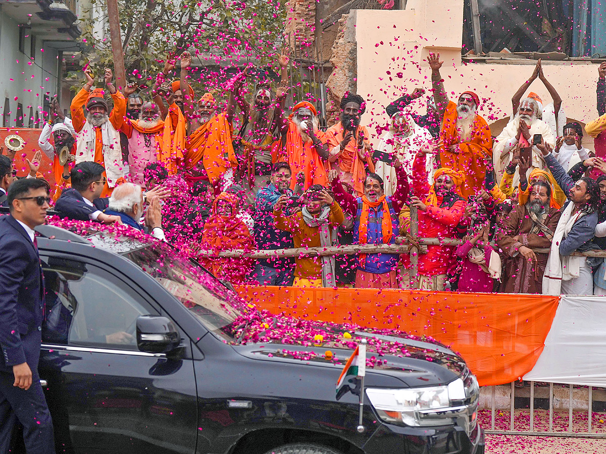 Prime Minister Narendra Modi lays foundation And inuagurates various projects in Ayodhya Photos - Sakshi34