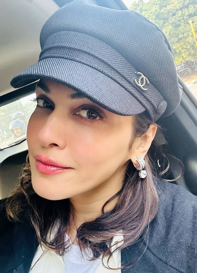 Beautiful Bollywood Heroine Isha Koppikar  - Sakshi4