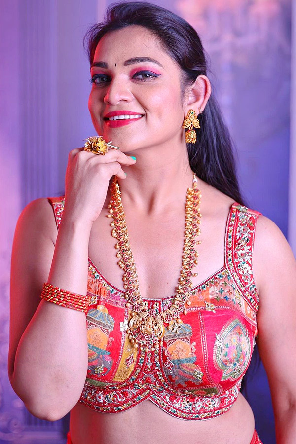 Bigg Boss 7 Contestant Ashwini Sri Stunning Photos - Sakshi15