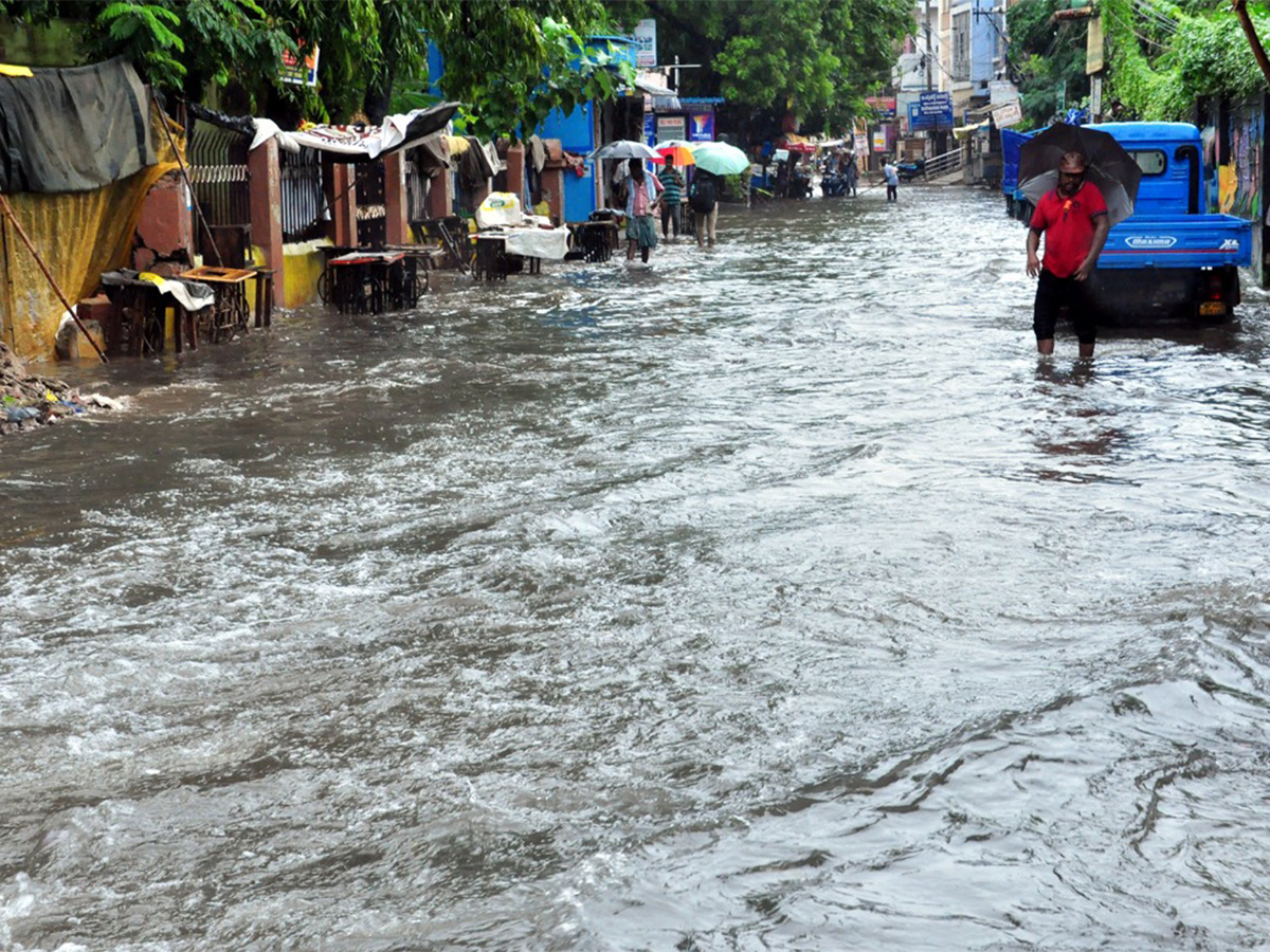 Heavy Rain In Nellore Effecct Of Michaung Cyclone - Sakshi2