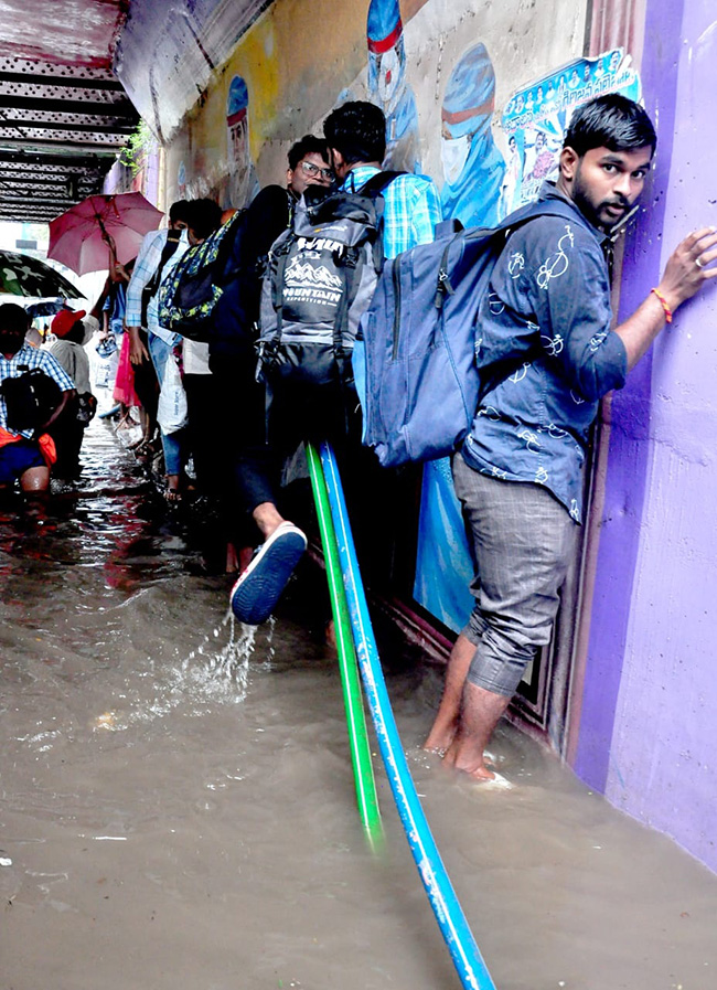 Heavy Rain In Nellore Effecct Of Michaung Cyclone - Sakshi12