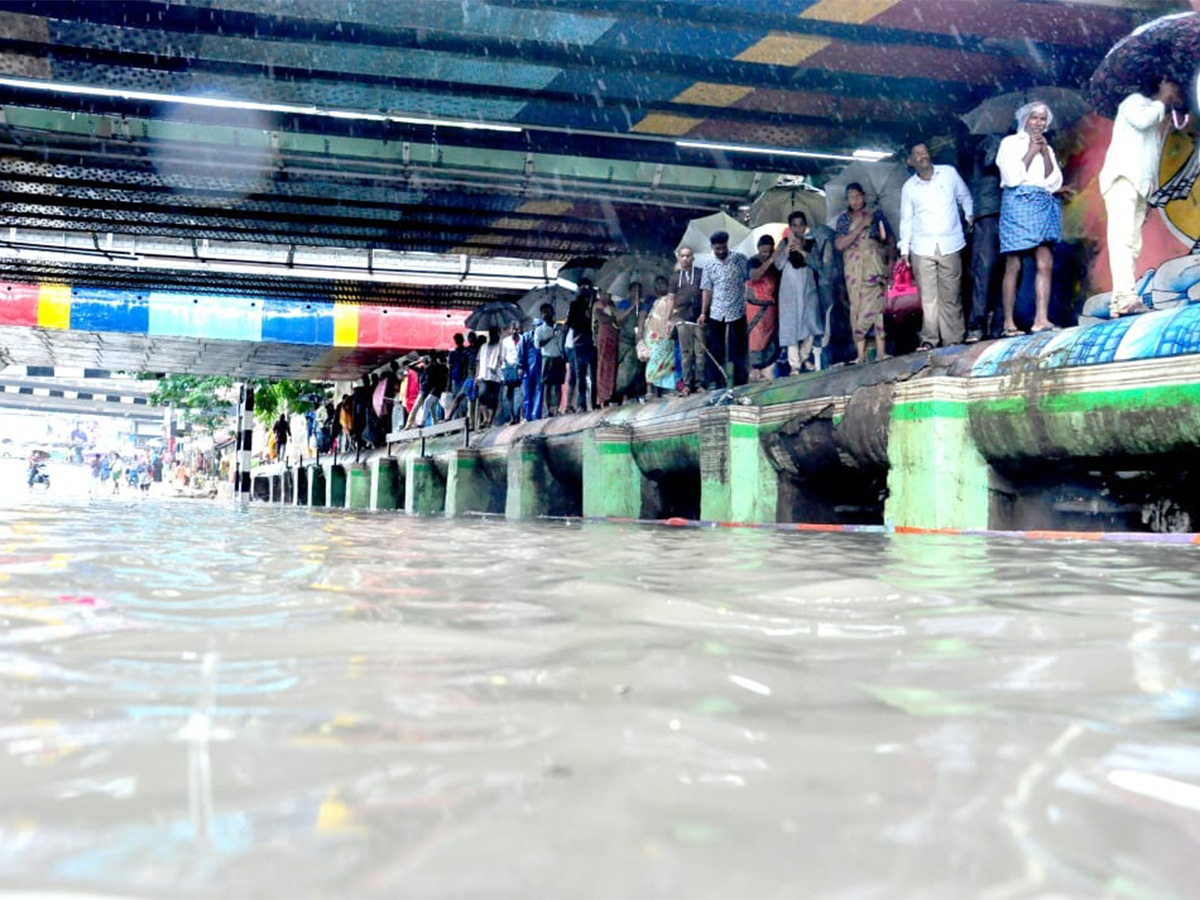 Heavy Rain In Nellore Effecct Of Michaung Cyclone - Sakshi14