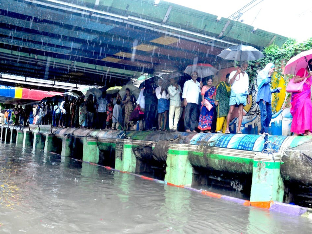 Heavy Rain In Nellore Effecct Of Michaung Cyclone - Sakshi15