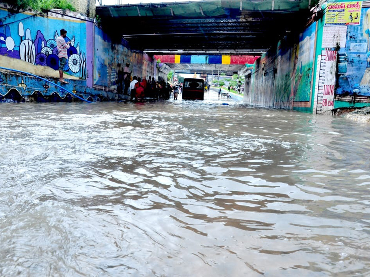 Heavy Rain In Nellore Effecct Of Michaung Cyclone - Sakshi17