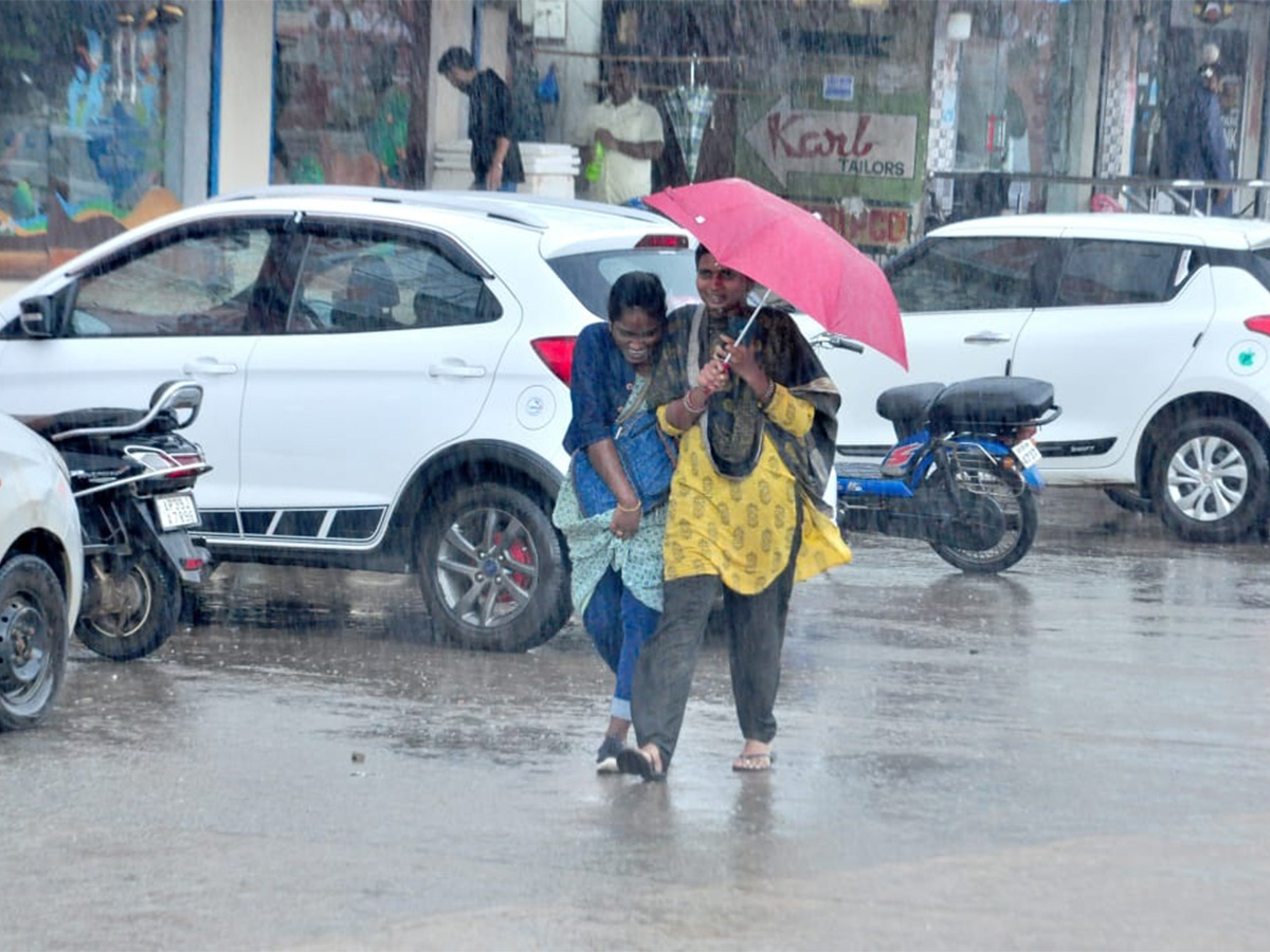 Heavy Rain In Nellore Effecct Of Michaung Cyclone - Sakshi18