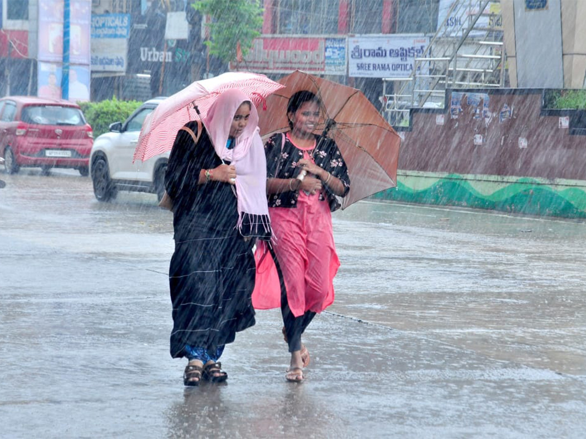 Heavy Rain In Nellore Effecct Of Michaung Cyclone - Sakshi19