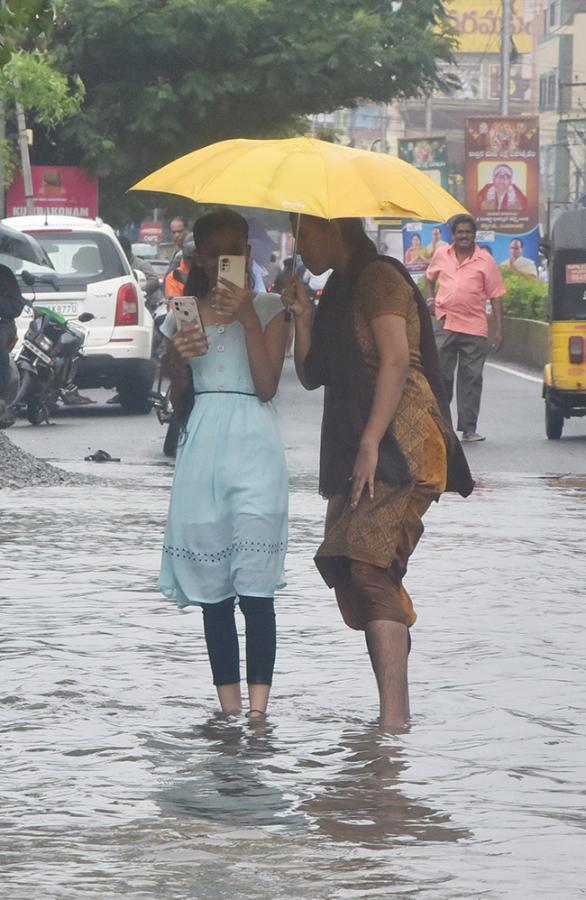 Heavy Rain In Nellore Effecct Of Michaung Cyclone - Sakshi22