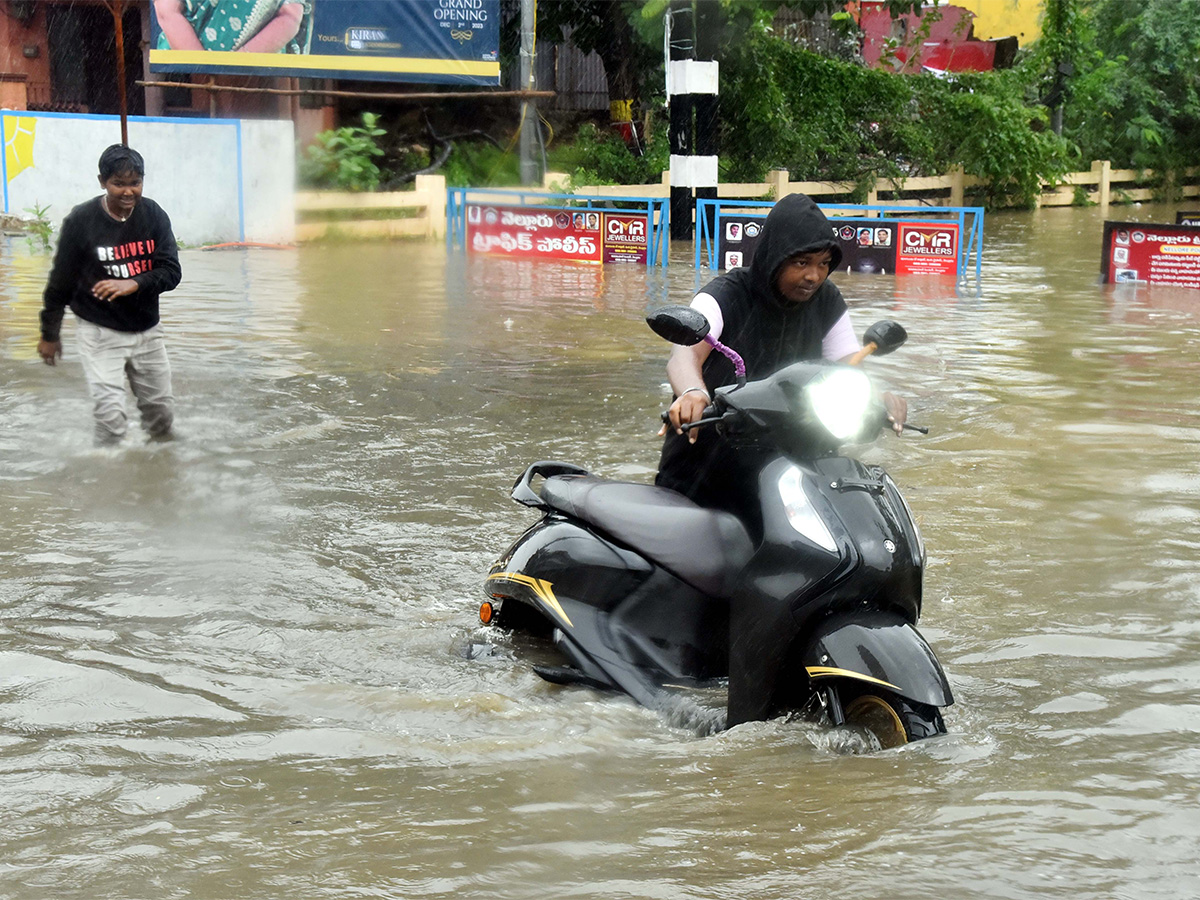 Heavy Rain In Nellore Effecct Of Michaung Cyclone - Sakshi26