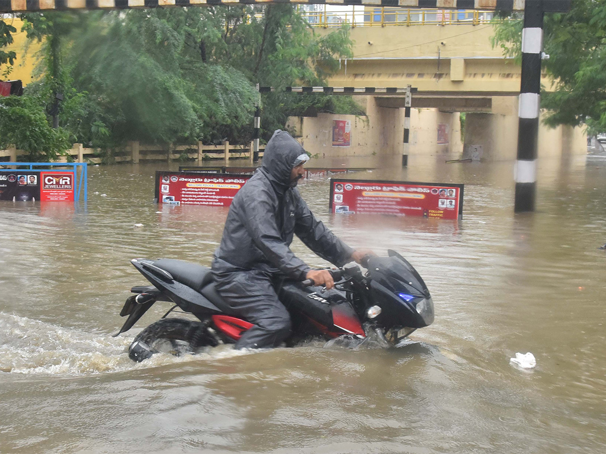 Heavy Rain In Nellore Effecct Of Michaung Cyclone - Sakshi28