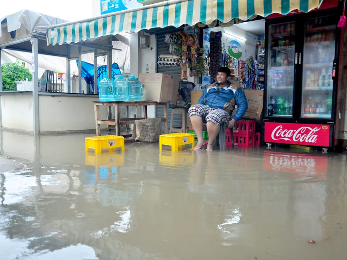 Heavy Rain In Nellore Effecct Of Michaung Cyclone - Sakshi4