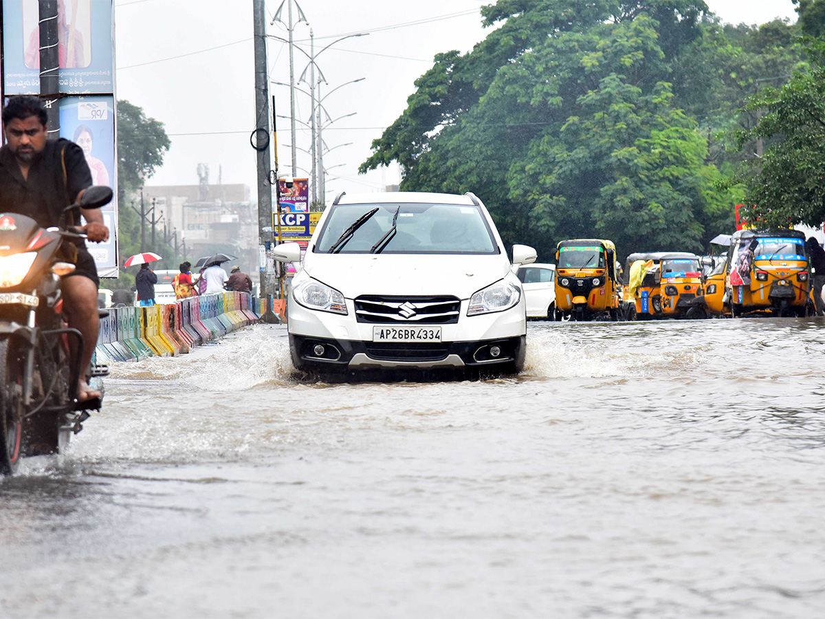 Heavy Rain In Nellore Effecct Of Michaung Cyclone - Sakshi33