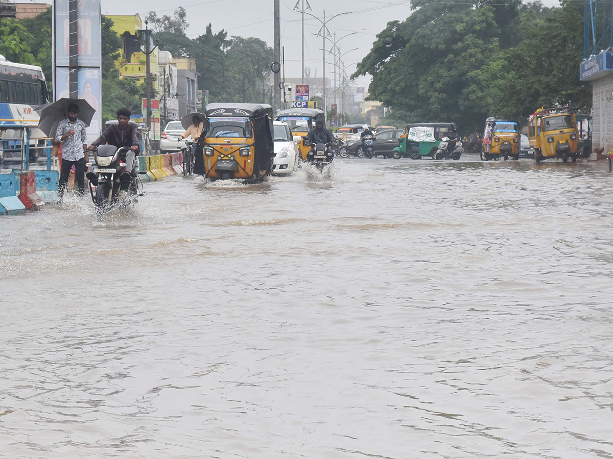 Heavy Rain In Nellore Effecct Of Michaung Cyclone - Sakshi35