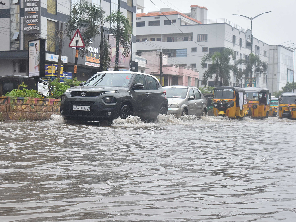 Heavy Rain In Nellore Effecct Of Michaung Cyclone - Sakshi37