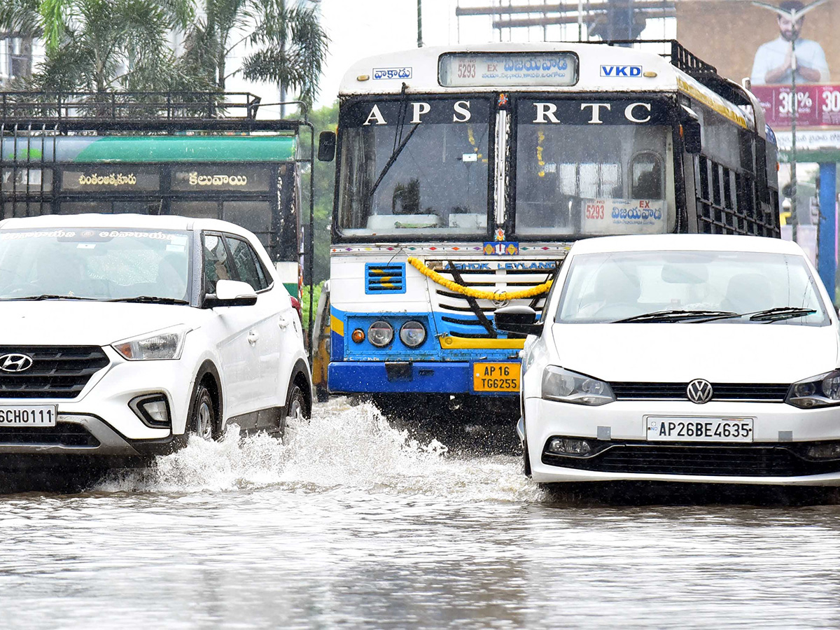 Heavy Rain In Nellore Effecct Of Michaung Cyclone - Sakshi42