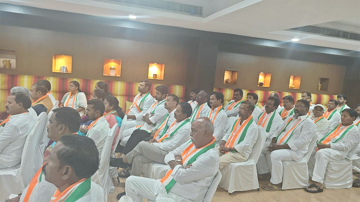 Congress Leaders Attended CLP Meeting At Hotel Ella - Sakshi7