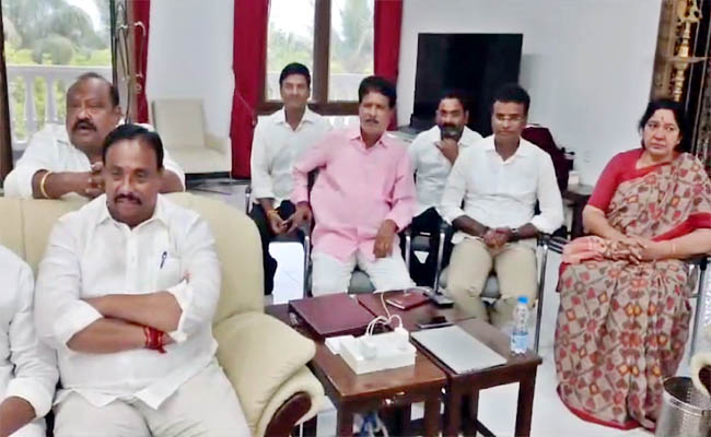 KCR Meeting With BRS MLAs In His Farm House Photos - Sakshi4