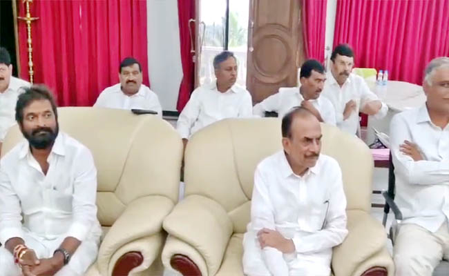 KCR Meeting With BRS MLAs In His Farm House Photos - Sakshi6