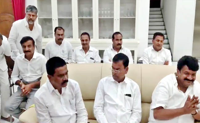 KCR Meeting With BRS MLAs In His Farm House Photos - Sakshi7