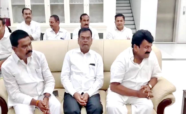 KCR Meeting With BRS MLAs In His Farm House Photos - Sakshi8